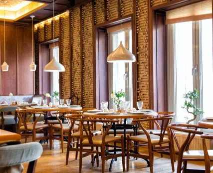 Restaurant & Bar